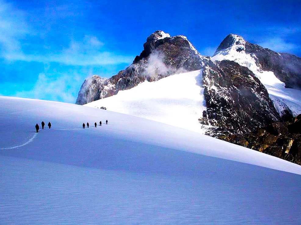 mountain-climbing-in-uganda